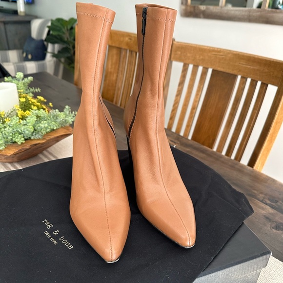 Rag & Bone Phoenix Wedge Boot Tobacco size 7 1/2
Like New - Picture 4 of 4